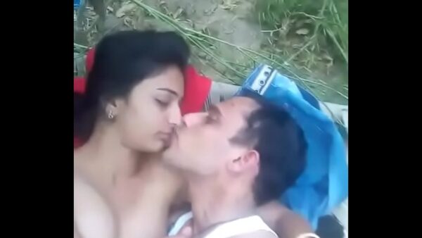 College girl outdoor sex with lover in fields