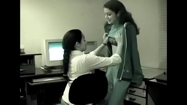 Desi hot xxx lesbian’s having fun in office