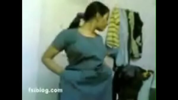 Beautiful desi girl showing her big boobs and naked pussy